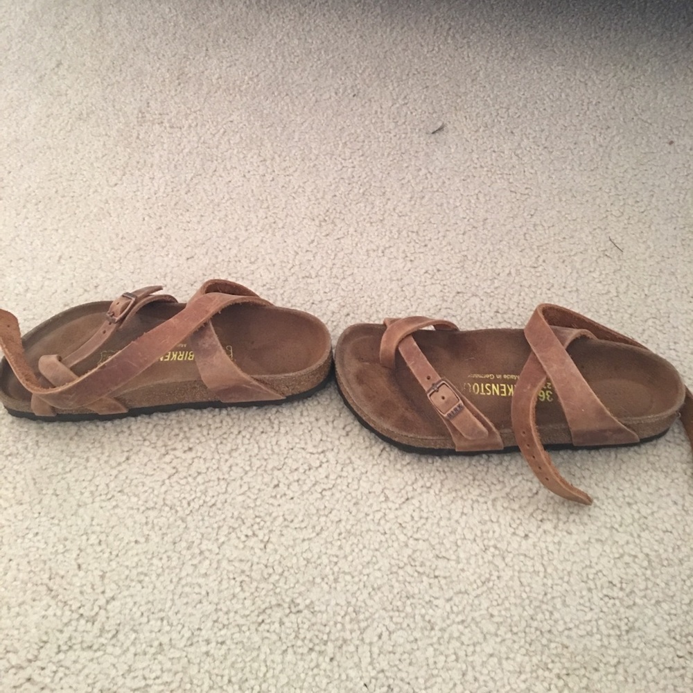 Birkenstock Yara soiled Leather sandals.